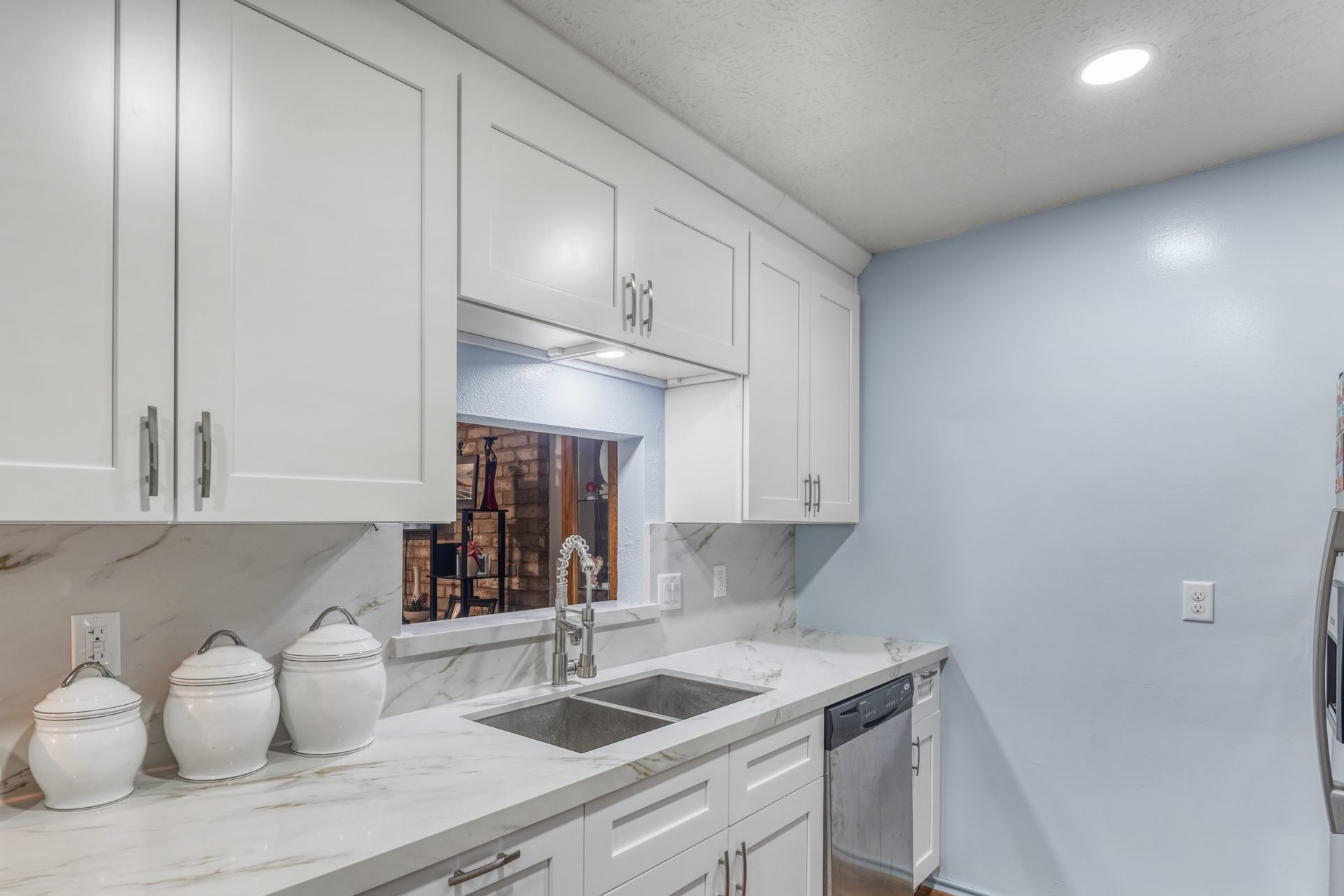 Gourmet kitchen remodel in Houston TX - white cabinets with island and pendant lighting